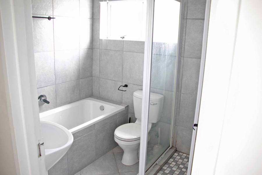 To Let 3 Bedroom Property for Rent in Somerset Ridge Western Cape